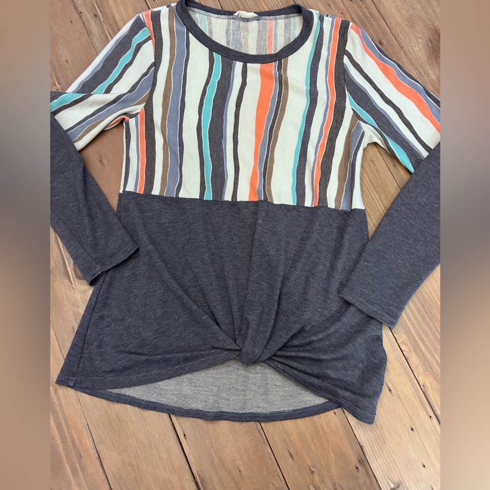 Small women boutique top